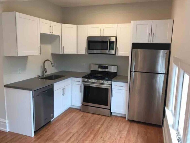 Spacious Kitchen - 535 30th St