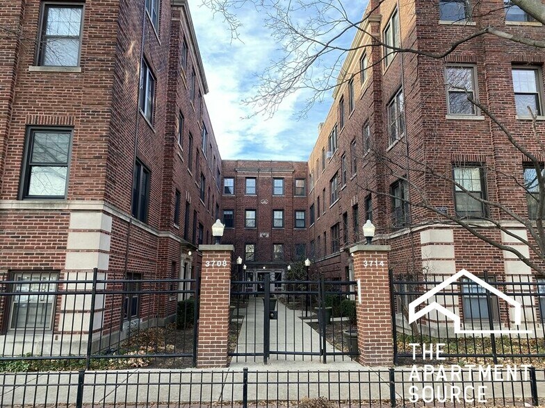 Building Photo - 3700 N Sheffield Ave