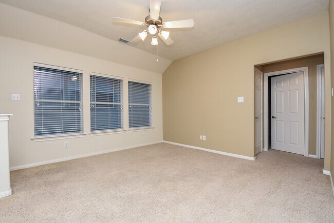 Building Photo - 6 S Burberry Park Cir