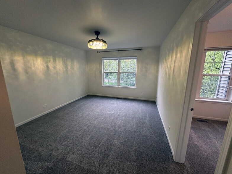 Building Photo - 560 Lancaster Dr