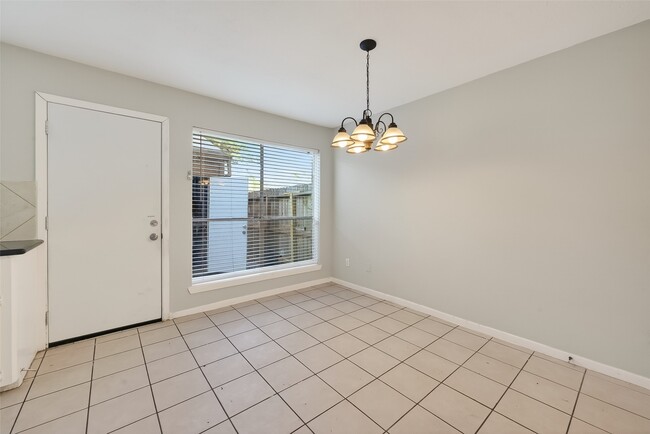 Building Photo - 8646 Maplecrest Dr