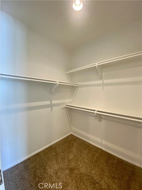Building Photo - 2750 E Oak Hill Dr
