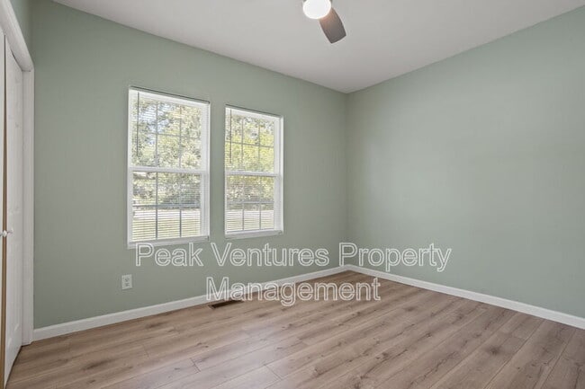 Building Photo - 704 Fairfax St