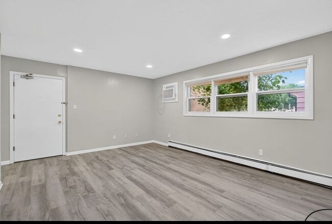 Building Photo - 800 13th St