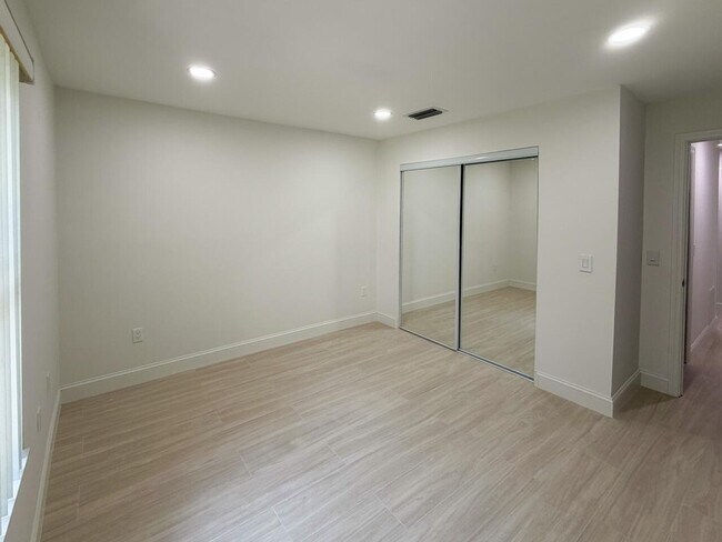 Building Photo - 13165 Chadwick Ct