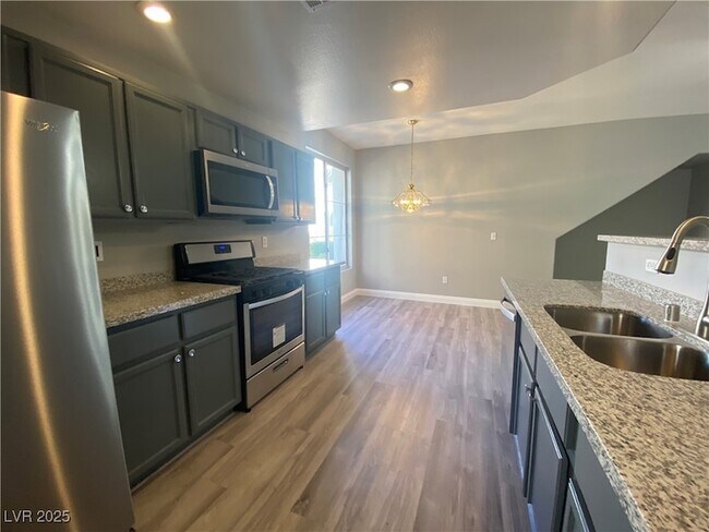 Building Photo - 10011 Crimson Palisades Pl