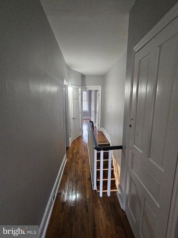 Building Photo - 1528 W Oakdale St