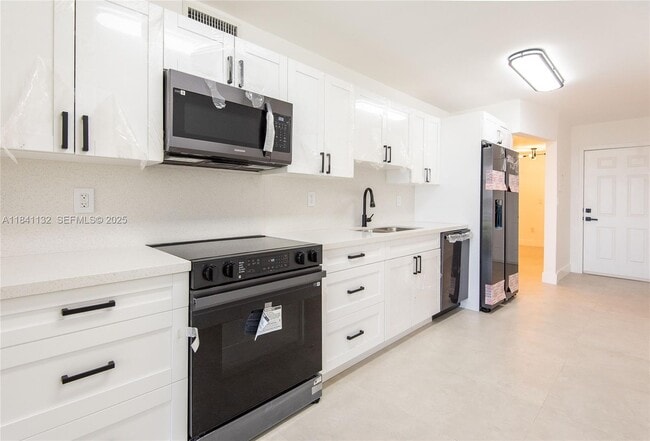 Building Photo - 1750 NE 191st St