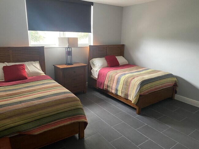 Building Photo - 4001 S Ocean Dr