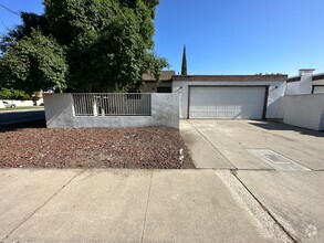 Building Photo - 2601 El Goya Dr
