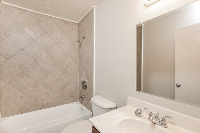 Building Photo - 401 Sherwood Oaks Rd