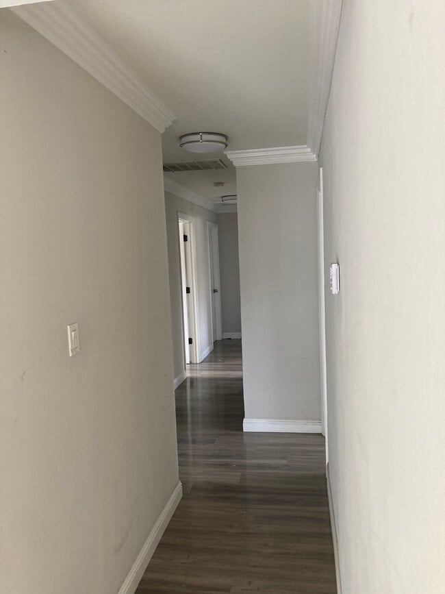 Building Photo - 1822 Eisenhower Dr