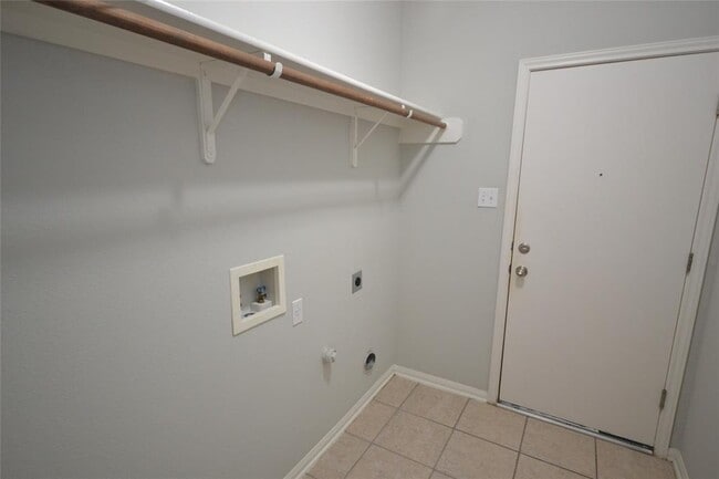 Building Photo - 1501 Encino Dr