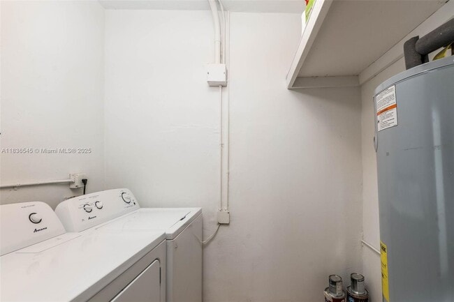 Building Photo - 3916 SW 58th Ave