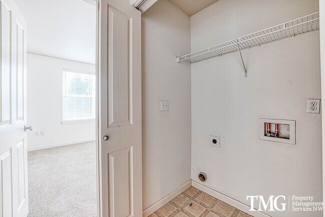 Building Photo - Low Maintenance, High Enjoyment in Salmon Creek!