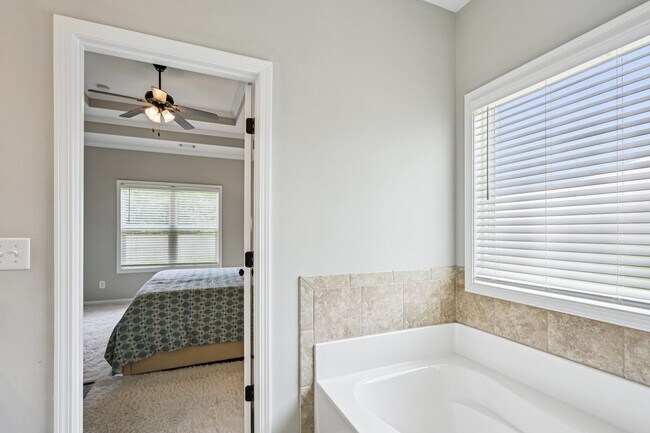 Building Photo - 1121 Birchwood Dr