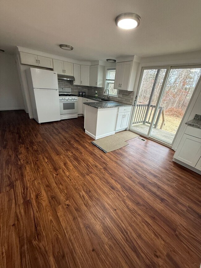 Building Photo - 136-138 West Yarmouth Road