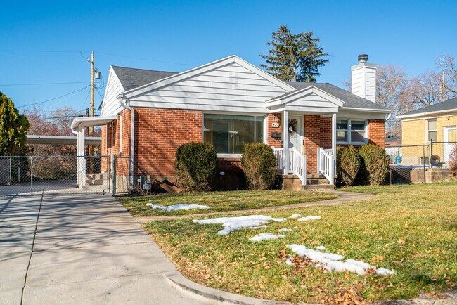 Building Photo - 3 Bed 1.5 Bath Updated Home with Private Fenced Backyard and Mountain Views