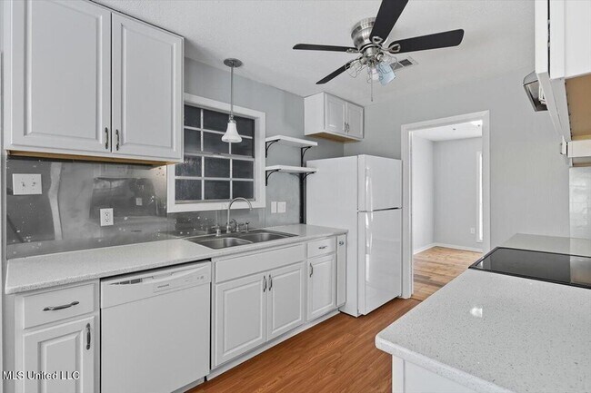 Building Photo - 23 Fox Glen Cir