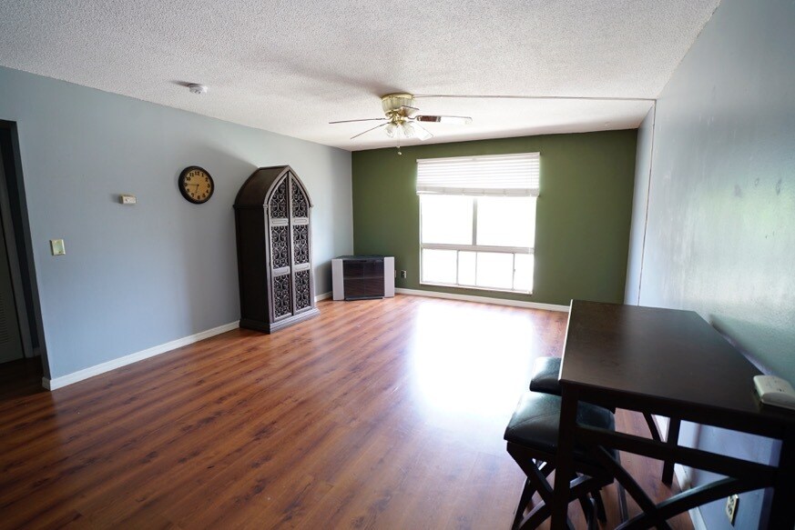 Building Photo - 1700 SW 16th Ct