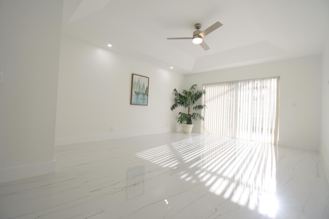 Building Photo - 11071 Baybreeze Way