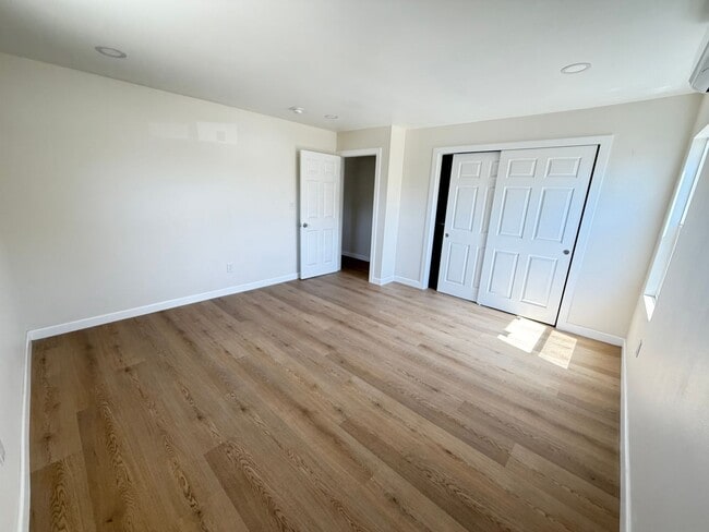 Building Photo - 2400 Del Mar Ave