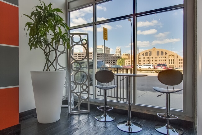 Building Photo - 521 S 7th St