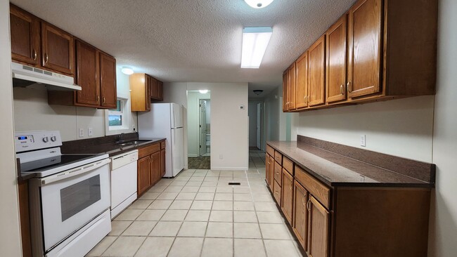 Building Photo - 1007 10th St