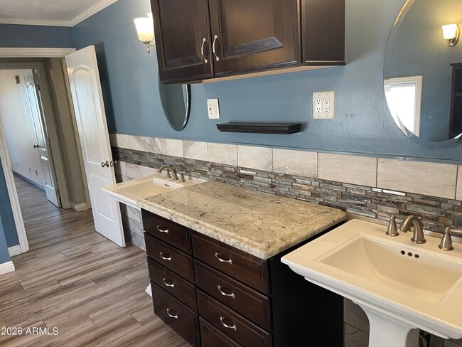 Building Photo - 3511 E Greenway Ln