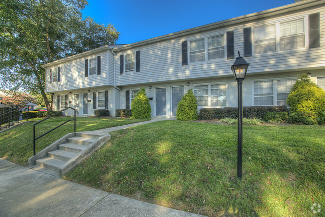 Building Photo - Lexington Commons