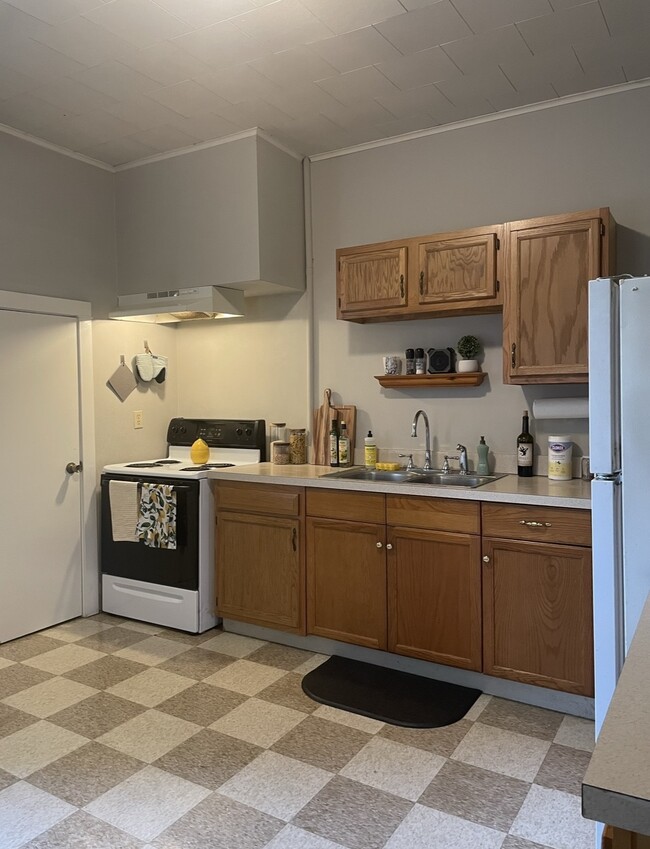 kitchen - 137 E Lemon St