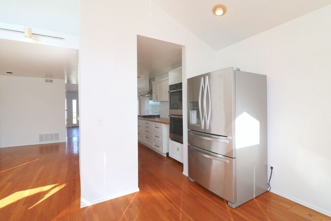 Building Photo - 3 bed/ 2 bath house in University city! Pool/ yard w 2 car garage! Remodeled kitchen and updated ...