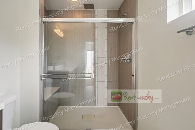 Building Photo - Immaculate and LARGE 4-Bedroom Home in Unb...
