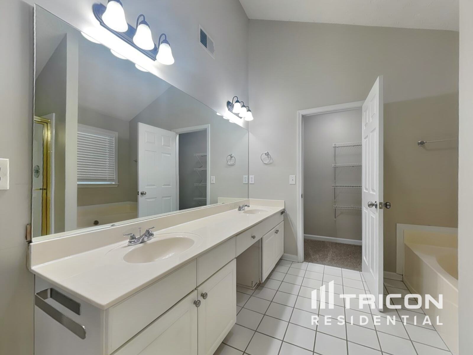 Building Photo - 1065 Dalby Way
