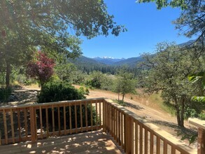 Building Photo - Spectacualr Views of Red Butte Mountains!