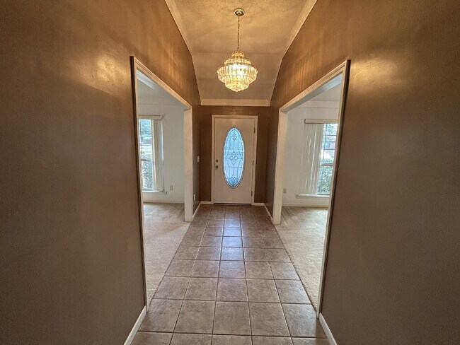 Building Photo - Home For Rent