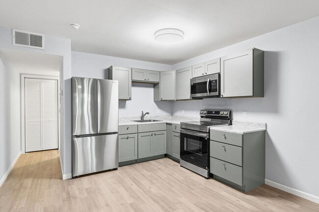 Building Photo - 210 Pelham Rd