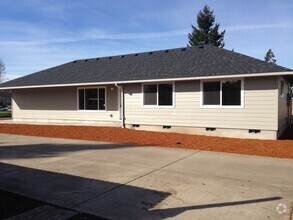 Building Photo - 3 bedroom, 2 bathroom Springfield Home ~ N...