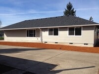 Building Photo - 3 bedroom, 2 bathroom Springfield Home ~ N...