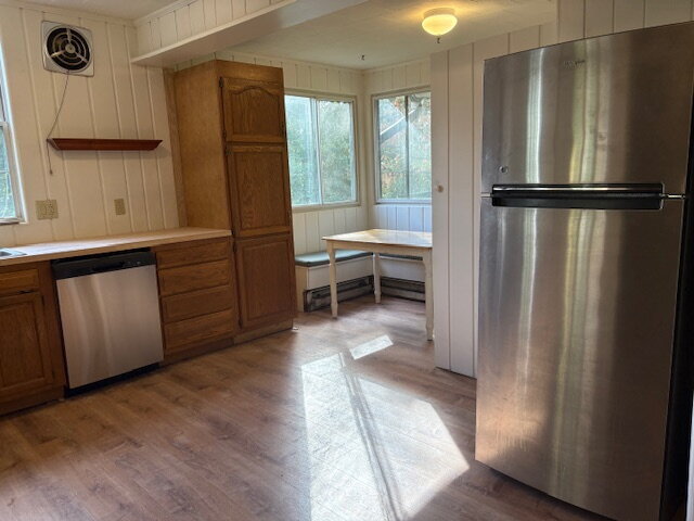 Building Photo - Hardwood floors and beautiful back yard in...