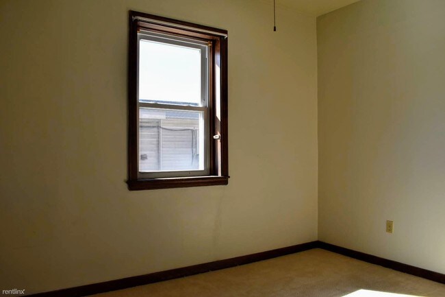 Building Photo - 2 br, 1 bath Apartment - 47 Bates Street #2