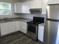 Building Photo - 563 W 24th St