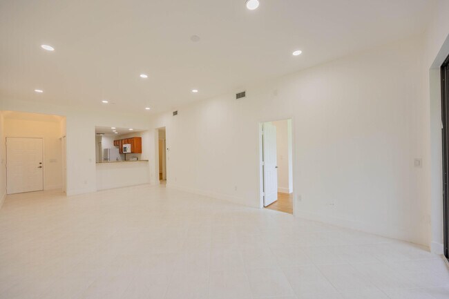 Building Photo - 7520 La Paz Blvd