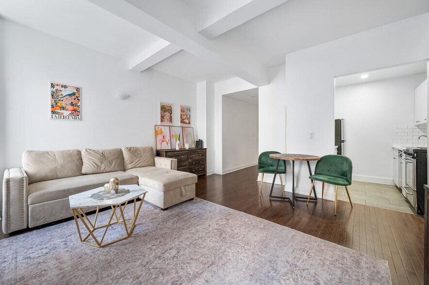 Building Photo - 132 E 45th St