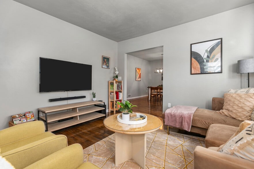 Building Photo - 509 N Lawe St