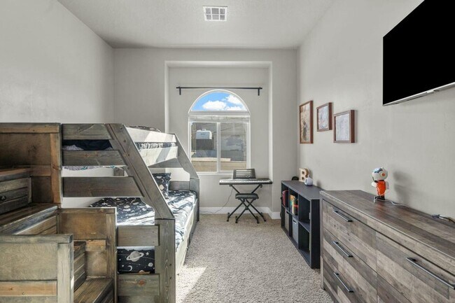 Building Photo - 4 Bedroom Home in Desert Canyon