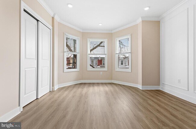 Building Photo - 806 S 56th St