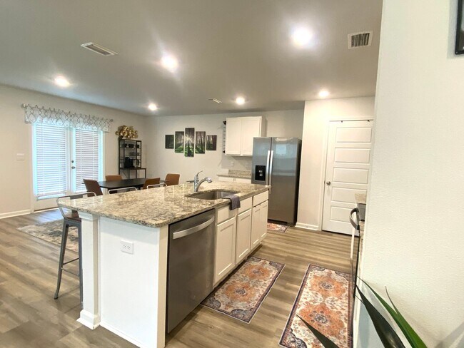 Building Photo - Functional 2-Story Design | 4BR + 2.5BA | Quick Access to I-10