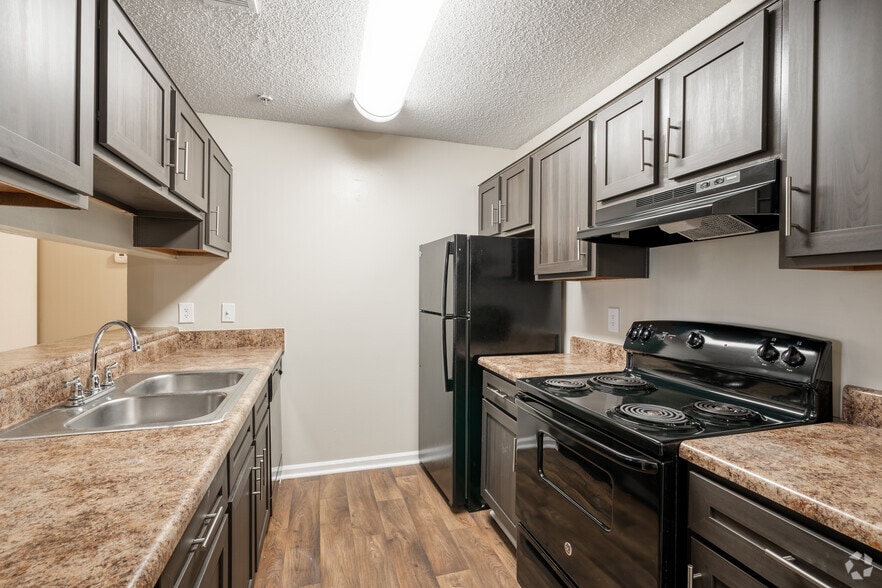 1BR, 1BA - 736SF - Lake Crossing