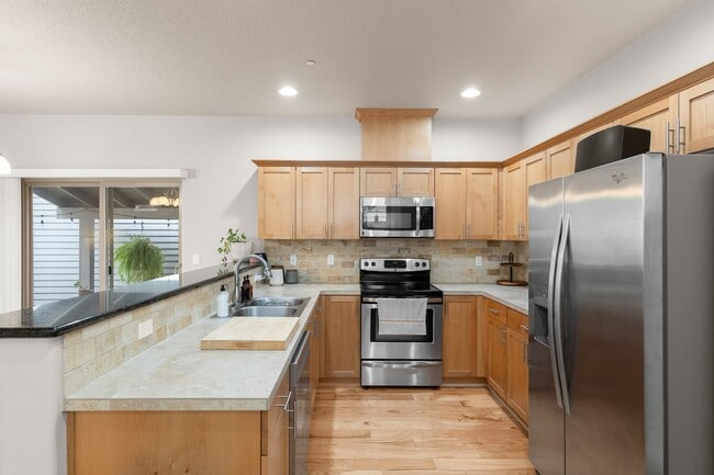 Building Photo - 3 bed/2.5 bath home in the Wonderful Ville...